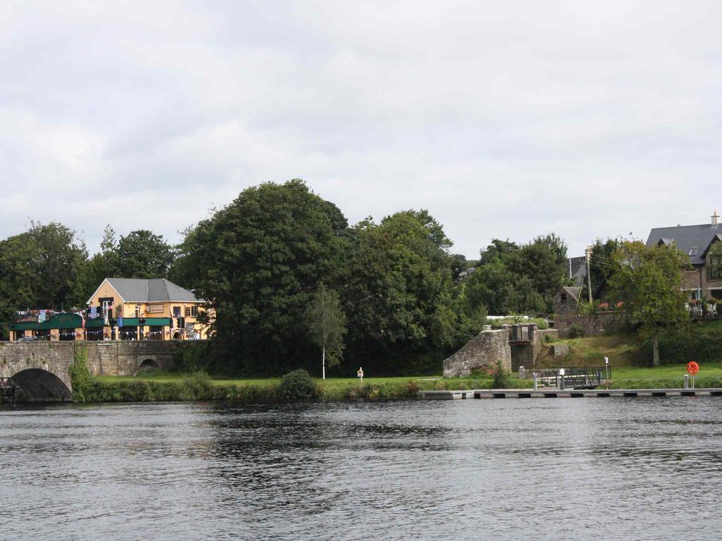 Shannon Breeze B&B Killaloe Extérieur photo